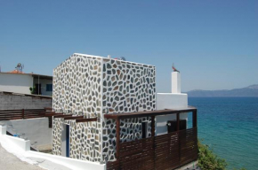  Asmini Villa  Певки